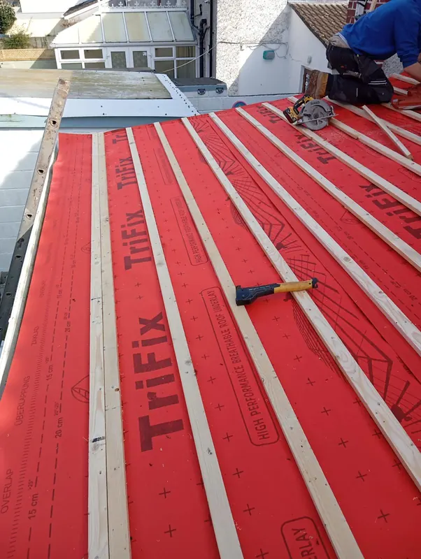 Felt and battens, crew on the ridge, Delta Roofing